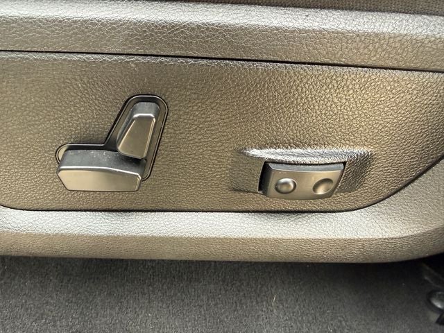 2023 RAM 1500 Classic SLT Crew Cab