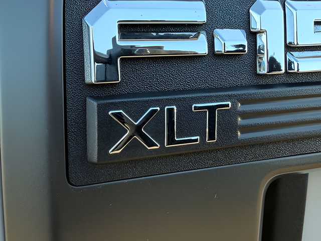 2023 Ford F-150 XLT Crew Cab