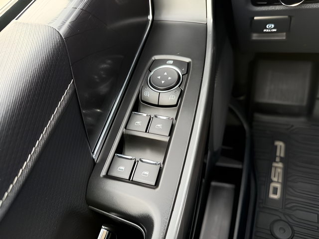 2023 Ford F-150 XLT Crew Cab W/ Leather