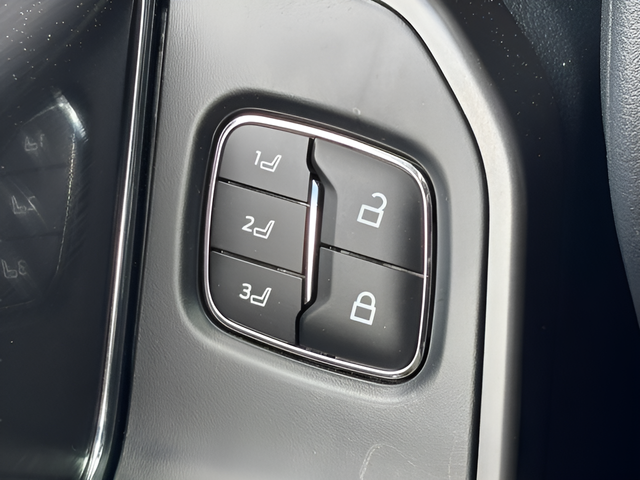 2025 Ford F-150 Lariat Crew Cab
